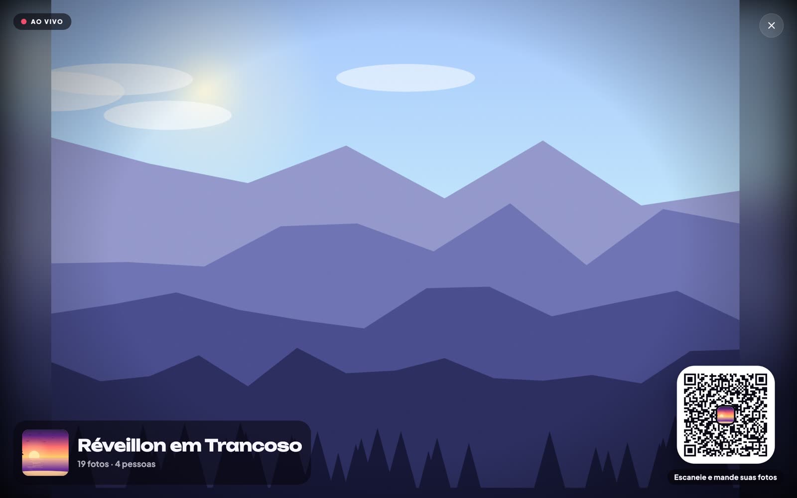 O telão da festa no laptop, com a foto do momento e o QR code